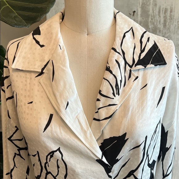 Ted Baker Black and White Floral Blouse - Picture 7 of 12